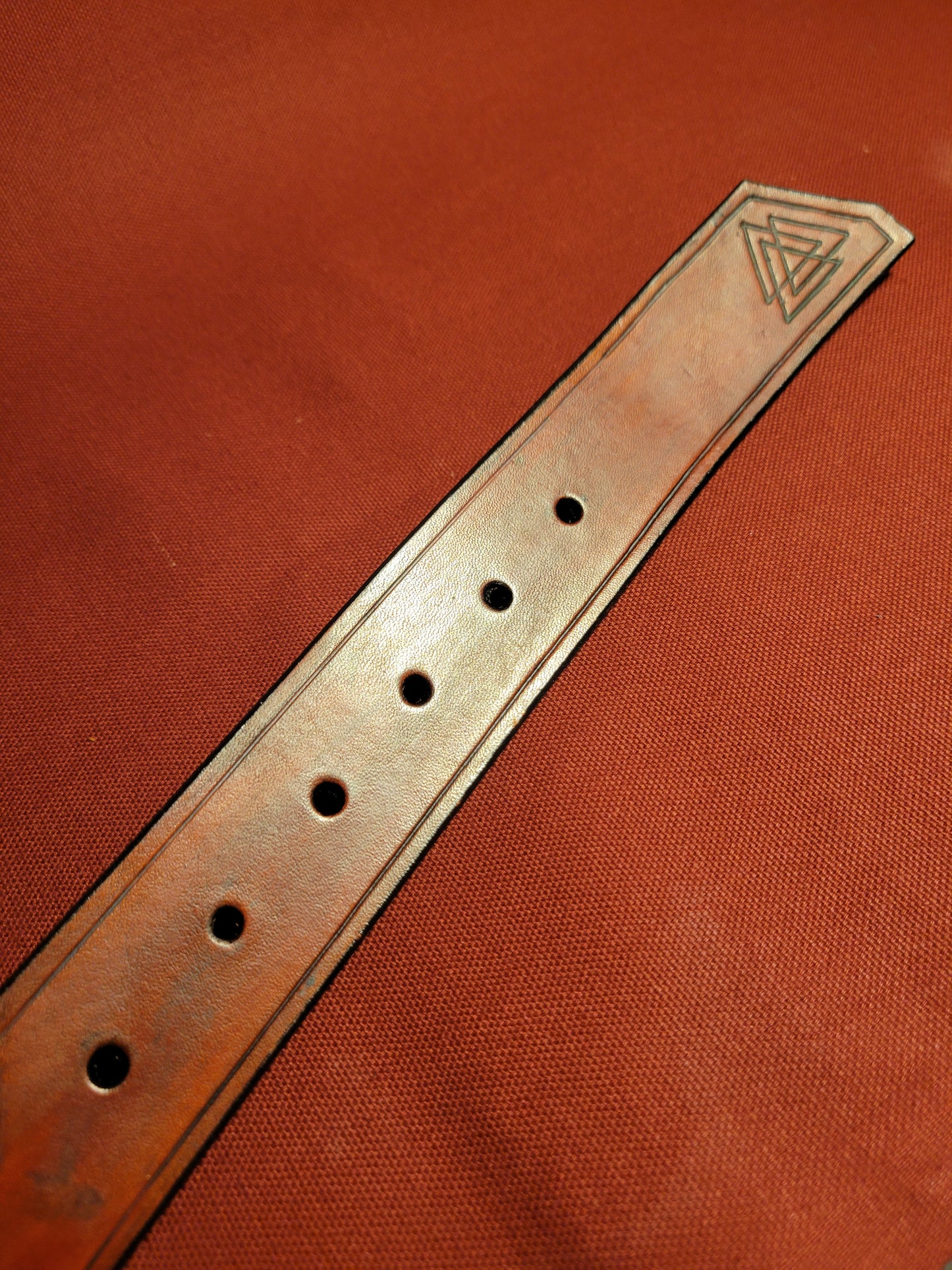 Streak Stained Saddle Tan Valknut belt